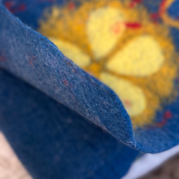 Wool felt rug - Picture 7 of 7